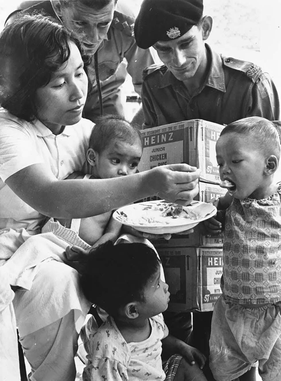 Australian soldiers in Vietnam providing civilian food aid