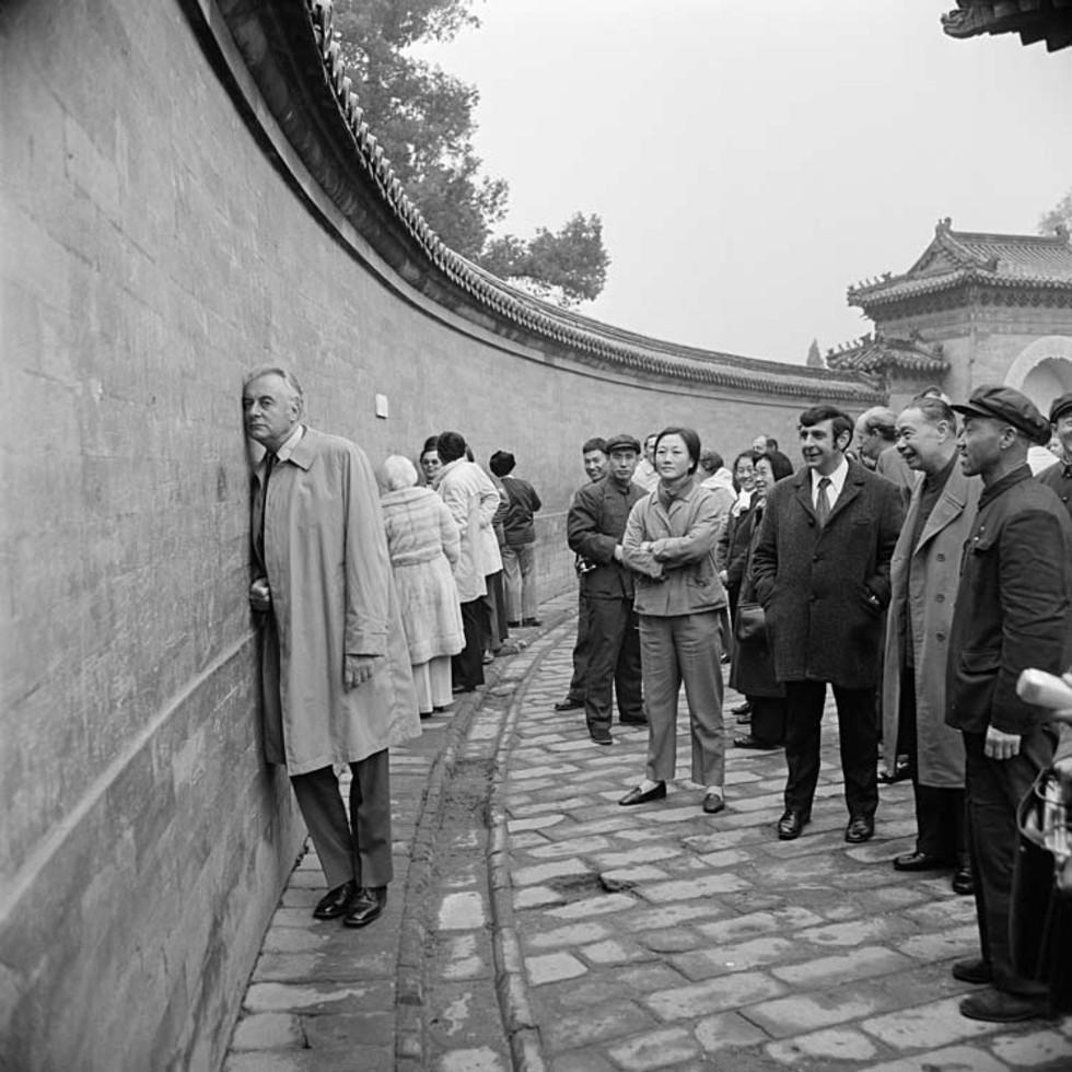 Gough Whitlam visiting Echo Wall during diplomatic trip to China.