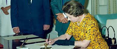 Queen Elizabeth II signs the Proclamation of the Australia Act (Cth)
