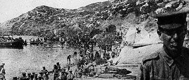 Soldiers landing at Anzac Cove, Gallipoli.