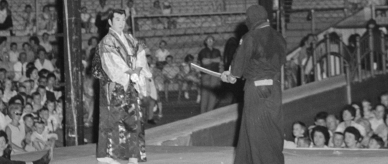 Koiche Ose performing as 'Shintaro' the samurai, about to sword fight with a ninja.