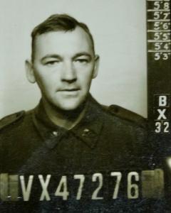 Enlistment portrait of Bob Begg with Service Number VX47276.
