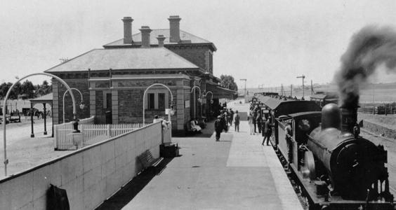 A steam train beside Riverton Station platform. 